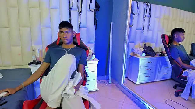 Snapshot of Nick_Collins18 chatting on 02-05-25, 08:46 Nick Collins18 online show from 02-05-25, 08:46