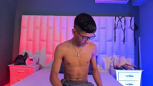 Snapshot of Nick_Collins18 chatting on 02-06-25, 06:35 Nick Collins18 online show from 02-06-25, 06:35