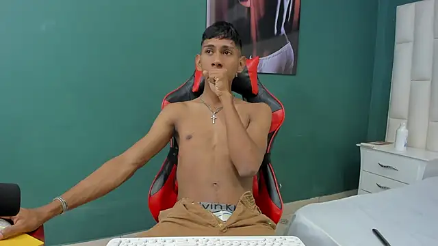 Snapshot of Nick_Collins18 chatting on 02-08-25, 09:25 Nick Collins18 online show from 02-08-25, 09:25