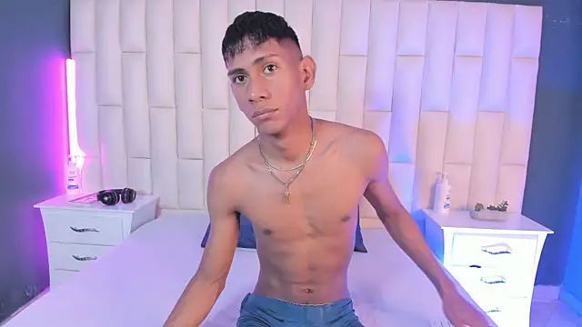 Snapshot of Nick_Collins18 chatting on 02-16-25, 06:54 Nick Collins18 online show from 02-16-25, 06:54