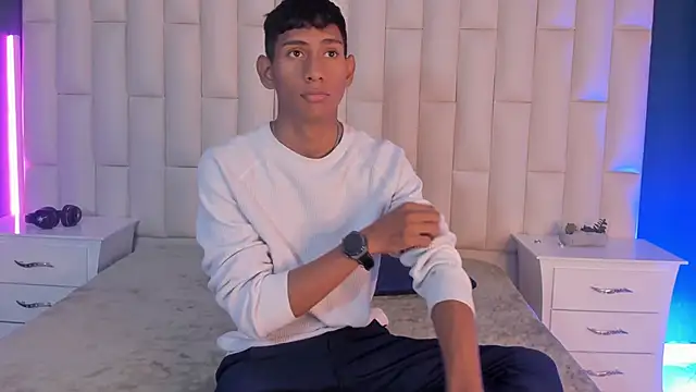 Snapshot of Nick_Collins18 chatting on 03-01-25, 04:37 Nick Collins18 online show from 03-01-25, 04:37