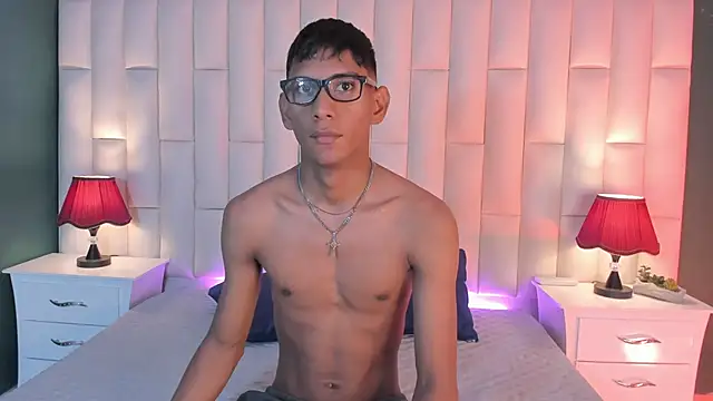 Snapshot of Nick_Collins18 chatting on 03-06-25, 03:46 Nick Collins18 online show from 03-06-25, 03:46