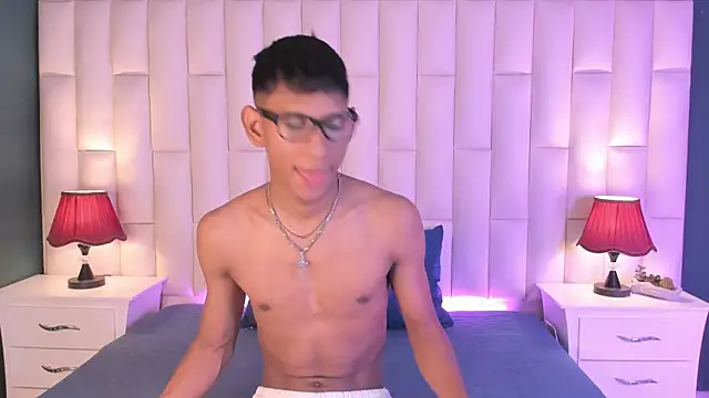 Snapshot of Nick_Collins18 chatting on 03-08-25, 03:50 Nick Collins18 online show from 03-08-25, 03:50