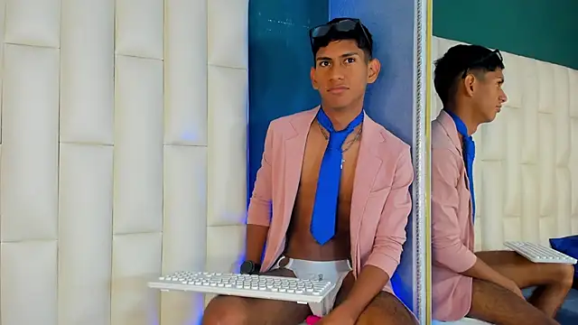 Snapshot of Nick_Collins18 chatting on 03-14-25, 05:38 Nick Collins18 online show from 03-14-25, 05:38