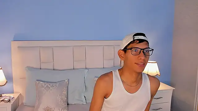 Snapshot of Nick_Collins18 chatting on 09-18-25, 04:36 Nick Collins18 online show from 09-18-25, 04:36