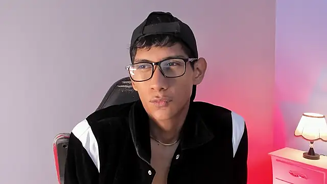 Snapshot of Nick_Collins18 chatting on 09-25-25, 07:17 Nick Collins18 online show from 09-25-25, 07:17