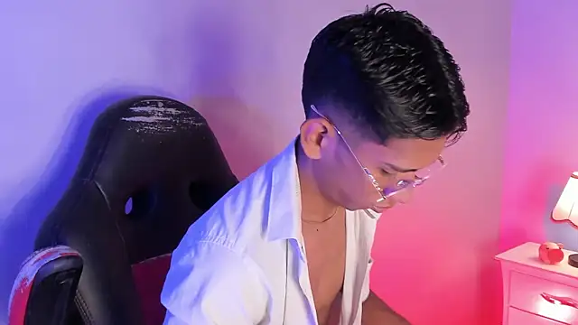 Snapshot of Nick_Collins18 chatting on 10-06-25, 09:45 Nick Collins18 online show from 10-06-25, 09:45