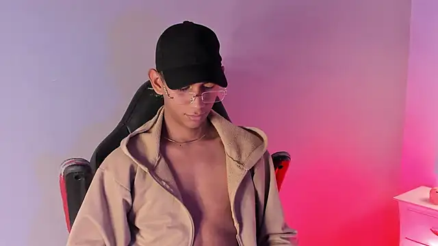 Snapshot of Nick_Collins18 chatting on 10-15-25, 08:53 Nick Collins18 online show from 10-15-25, 08:53