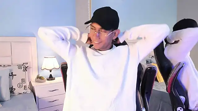 Snapshot of Nick_Collins18 chatting on 10-20-25, 11:05 Nick Collins18 online show from 10-20-25, 11:05