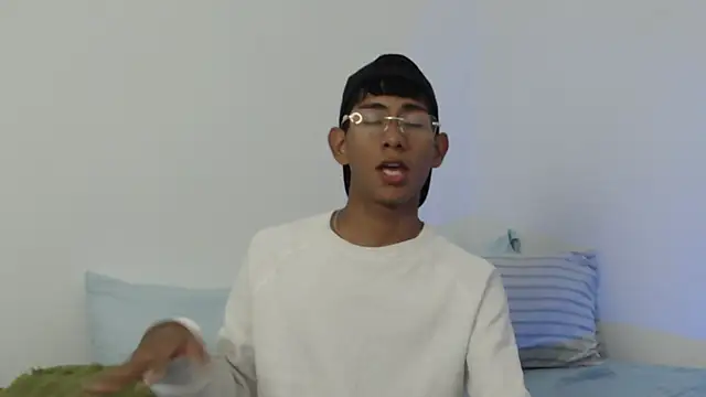 Snapshot of Nick_Collins18 chatting on 10-29-25, 08:32 Nick Collins18 online show from 10-29-25, 08:32