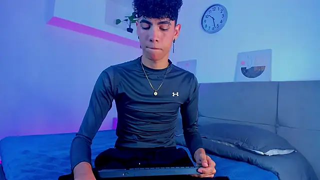 Snapshot of NeoRaptis chatting on 01-04-25, 07:55 NeoRaptis online show from 01-04-25, 07:55