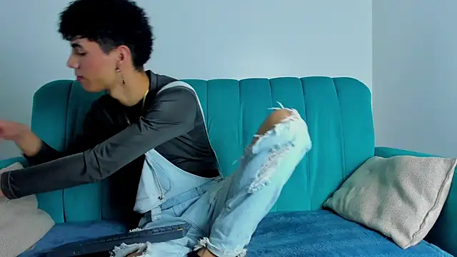 Snapshot of NeoRaptis chatting on 02-05-25, 08:04 NeoRaptis online show from 02-05-25, 08:04