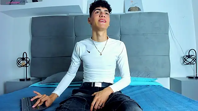 Snapshot of NeoRaptis chatting on 02-12-25, 07:56 NeoRaptis online show from 02-12-25, 07:56