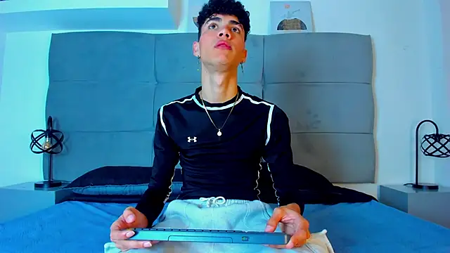 Snapshot of NeoRaptis chatting on 02-18-25, 08:25 NeoRaptis online show from 02-18-25, 08:25