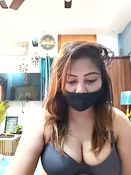 Snapshot of Cute-mona chatting on 02-14-26, 10:56 Cute-mona online show from 02-14-26, 10:56