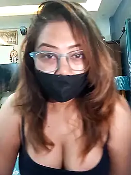 Snapshot of Cute-mona chatting on 02-18-26, 10:33 Cute-mona online show from 02-18-26, 10:33