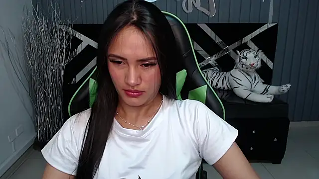 Snapshot of allison_a1 chatting on 01-24-25, 03:43 allison a1 online show from 01-24-25, 03:43