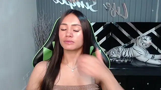 Snapshot of allison_a1 chatting on 03-04-25, 03:33 allison a1 online show from 03-04-25, 03:33