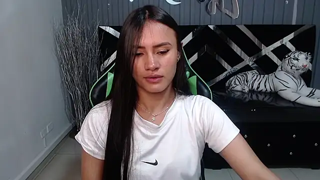 Snapshot of allison_a1 chatting on 03-07-25, 03:40 allison a1 online show from 03-07-25, 03:40