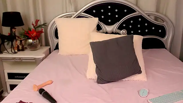 JessieePink online show from 12-13-24, 11:39