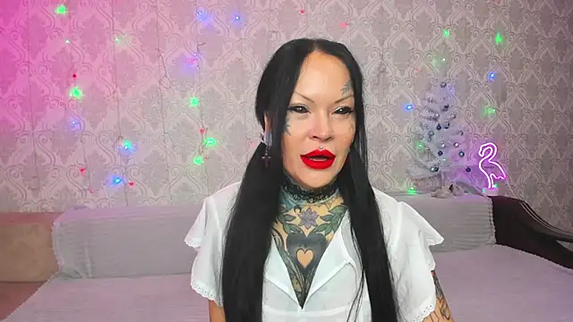 Snapshot of Megan_Black_Moon chatting on 12-21-24, 05:03 Megan Black Moon online show from 12-21-24, 05:03