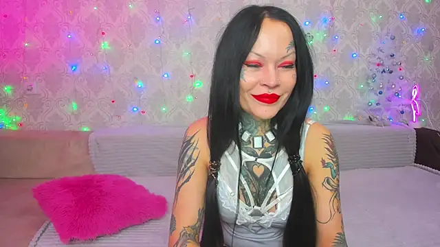 Snapshot of Megan_Black_Moon chatting on 12-27-24, 04:36 Megan Black Moon online show from 12-27-24, 04:36