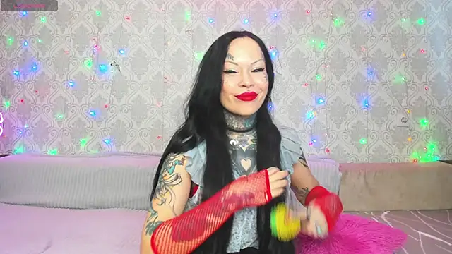 Snapshot of Megan_Black_Moon chatting on 02-14-25, 06:12 Megan Black Moon online show from 02-14-25, 06:12