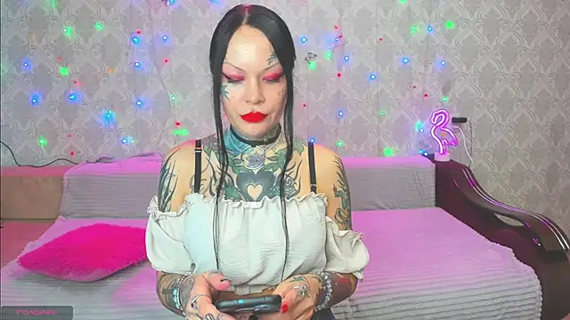 Snapshot of Megan_Black_Moon chatting on 03-16-25, 03:36 Megan Black Moon online show from 03-16-25, 03:36