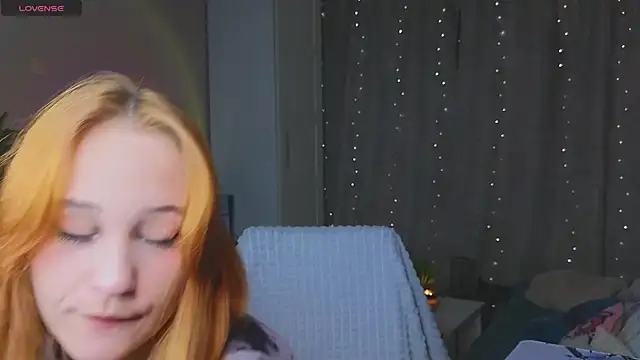 Snapshot of MaryRace chatting on 11-21-25, 12:04 MaryRace online show from 11-21-25, 12:04