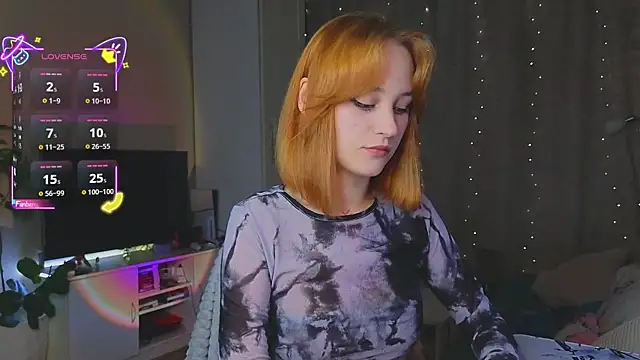 Snapshot of MaryRace chatting on 11-30-25, 12:20 MaryRace online show from 11-30-25, 12:20
