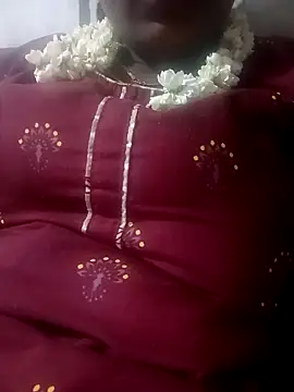 Snapshot of kavinila20 chatting on 03-08-25, 01:36 kavinila20 online show from 03-08-25, 01:36