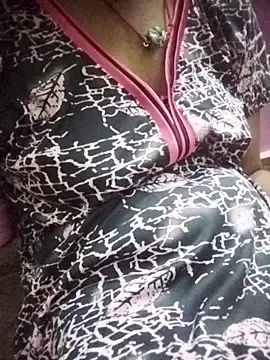 Snapshot of kavinila20 chatting on 11-06-25, 06:31 kavinila20 online show from 11-06-25, 06:31