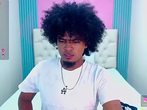 Snapshot of JaicobRuneer chatting on 10-02-25, 10:39 JaicobRuneer online show from 10-02-25, 10:39