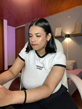 Snapshot of Isabella_boobd chatting on 01-11-25, 04:36 Isabella boobd online show from 01-11-25, 04:36