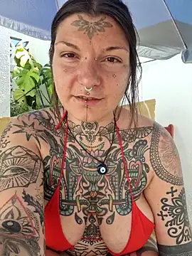 Snapshot of lizzardqueeen chatting on 09-23-25, 01:58 lizzardqueeen online show from 09-23-25, 01:58