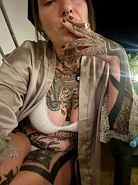 Snapshot of lizzardqueeen chatting on 09-29-25, 09:30 lizzardqueeen online show from 09-29-25, 09:30