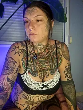 Snapshot of lizzardqueeen chatting on 10-14-25, 12:22 lizzardqueeen online show from 10-14-25, 12:22