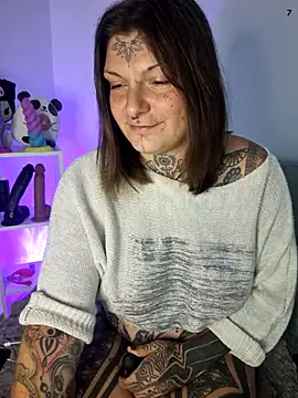 Snapshot of lizzardqueeen chatting on 11-08-25, 07:12 lizzardqueeen online show from 11-08-25, 07:12