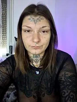 Snapshot of lizzardqueeen chatting on 11-11-25, 05:02 lizzardqueeen online show from 11-11-25, 05:02