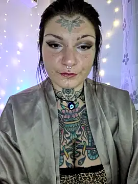 Snapshot of lizzardqueeen chatting on 11-29-25, 11:52 lizzardqueeen online show from 11-29-25, 11:52