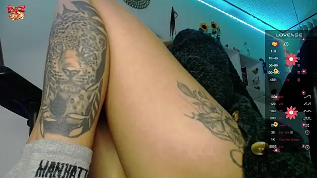 Snapshot of Soffy-brooks chatting on 12-04-24, 10:46 Soffy-brooks online show from 12-04-24, 10:46