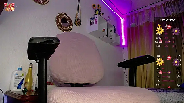 Snapshot of Soffy-brooks chatting on 12-09-24, 06:45 Soffy-brooks online show from 12-09-24, 06:45