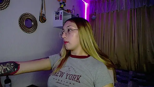 Snapshot of Soffy-brooks chatting on 12-10-24, 07:47 Soffy-brooks online show from 12-10-24, 07:47