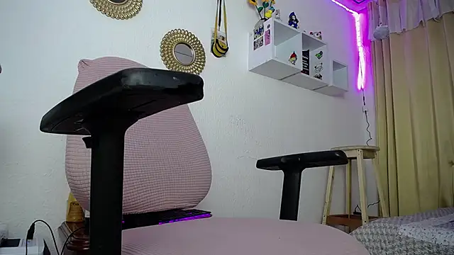 Snapshot of Soffy-brooks chatting on 01-04-25, 07:13 Soffy-brooks online show from 01-04-25, 07:13