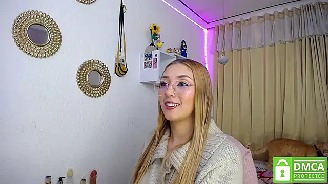 Snapshot of Soffy-brooks chatting on 02-19-25, 06:33 Soffy-brooks online show from 02-19-25, 06:33