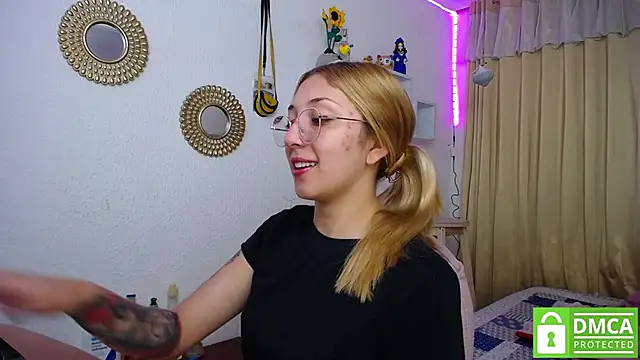 Snapshot of Soffy-brooks chatting on 02-21-25, 07:34 Soffy-brooks online show from 02-21-25, 07:34