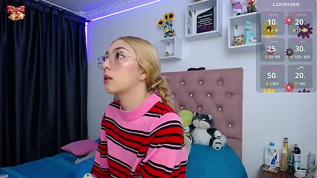 Snapshot of Soffy-brooks chatting on 10-25-25, 05:04 Soffy-brooks online show from 10-25-25, 05:04