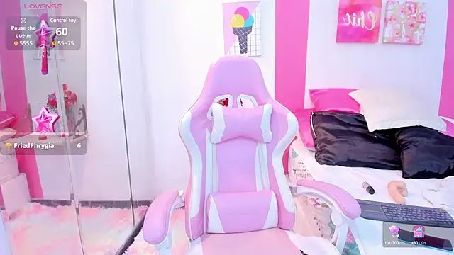 Snapshot of scarlette_15_ chatting on 02-05-25, 06:46 scarlette 15 online show from 02-05-25, 06:46