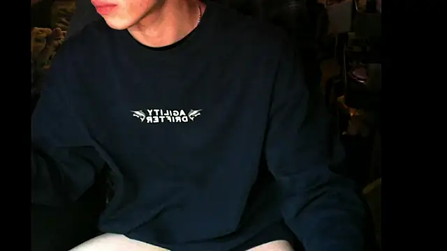 Snapshot of Ray175oo chatting on 03-08-25, 04:39 Ray175oo online show from 03-08-25, 04:39