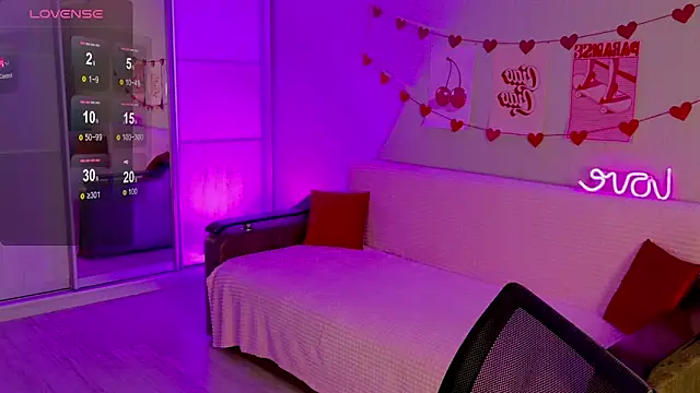 Snapshot of School_Love chatting on 03-19-25, 01:07 School Love online show from 03-19-25, 01:07